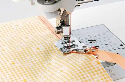 Brother F014 – Kantebåndsfod (smal) til præcis kantafslutning