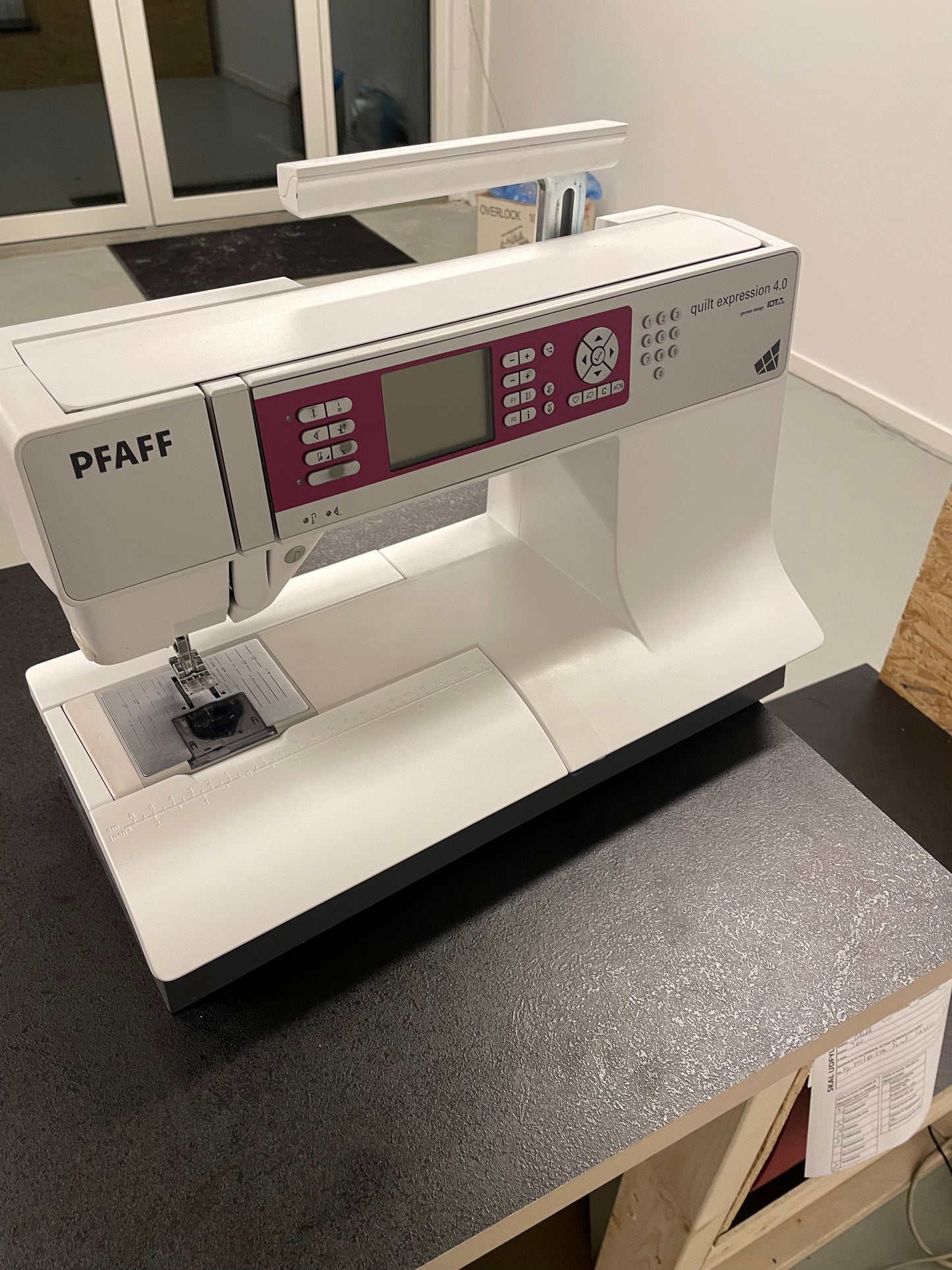Brugt PFAFF Quilt Expression 4.0 – Kvalitet & præcision med 2 års garanti & Service!