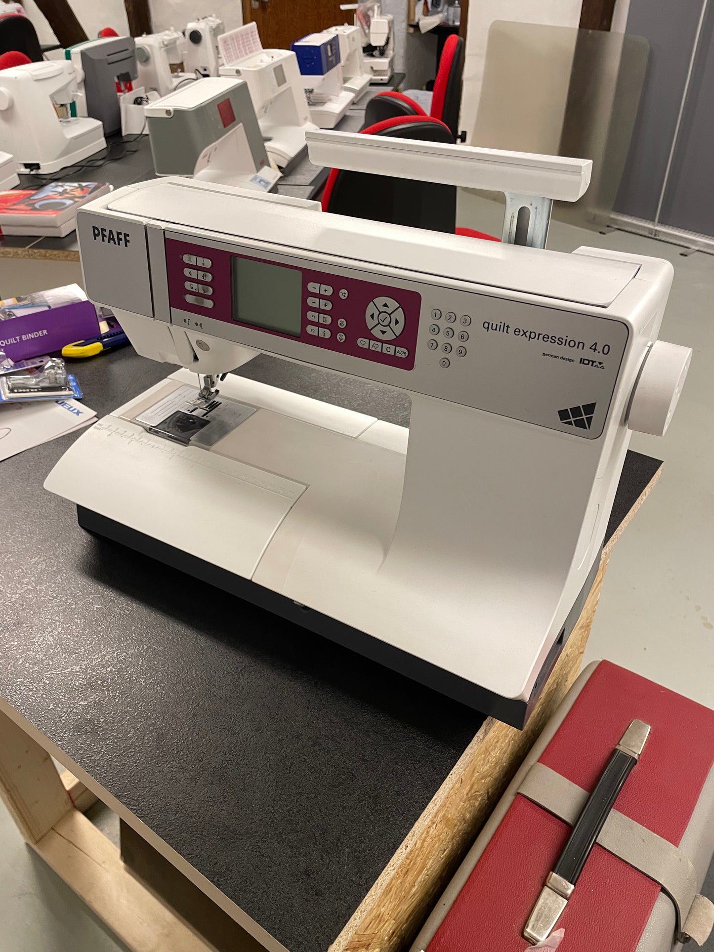 Brugt PFAFF Quilt Expression 4.0 – Kvalitet & præcision med 2 års garanti & Service!
