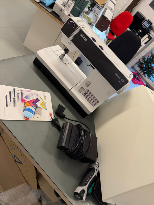 BRUGT PFAFF SELECT 4.2