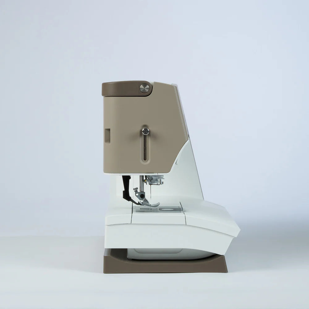 PFAFF creative elevate™ 680